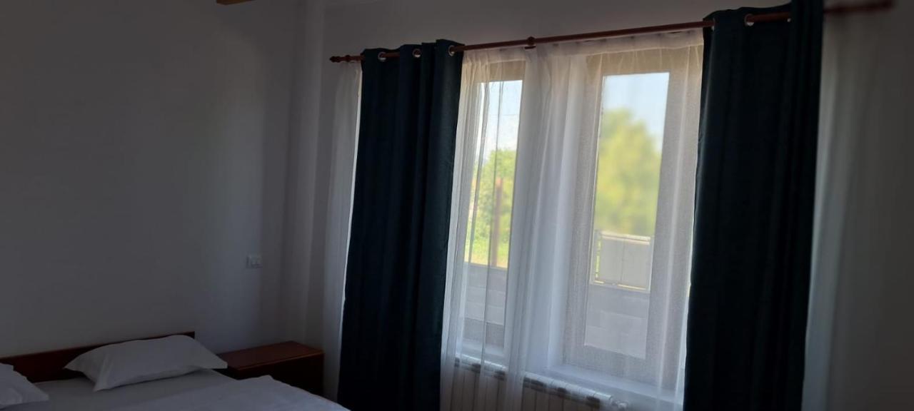 Casa Francesca Appartement Comanesti  Buitenkant foto